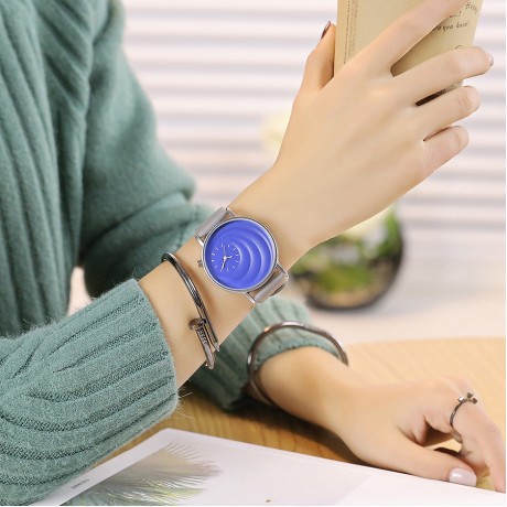 Fashion Classic Leather Strap Band Round Face Quartz Movement Wrist Watch for Women