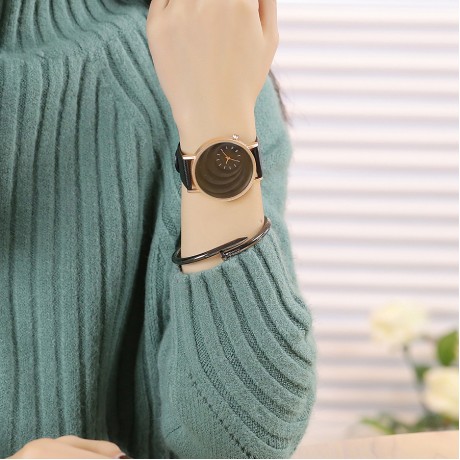 Fashion Classic Leather Strap Band Round Face Quartz Movement Wrist Watch for Women